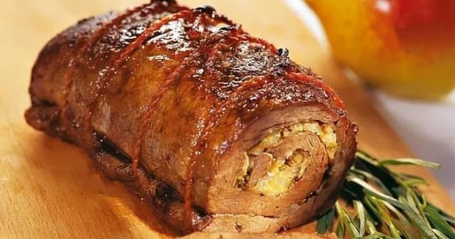 М'ясний рулет з грибами