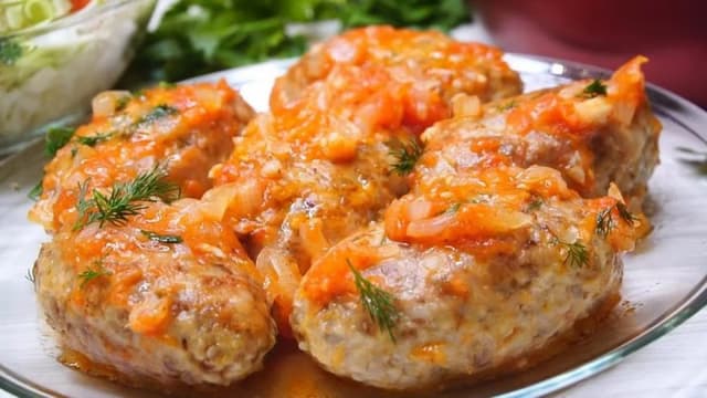 Гречаники з м'ясним фаршем у томатному соусі